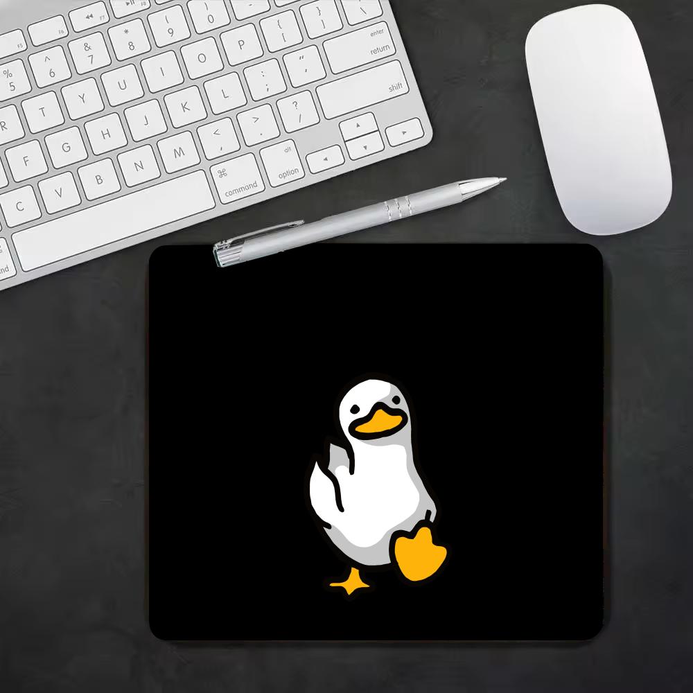 لوحة ماوس صغيرة بنمط الإوزة ال - مراجعة Desk Setup Background وسعره